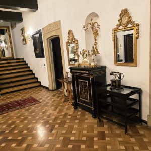 Art. History. Experience. – Eleganță și rafinament în Camera de Black Jack București